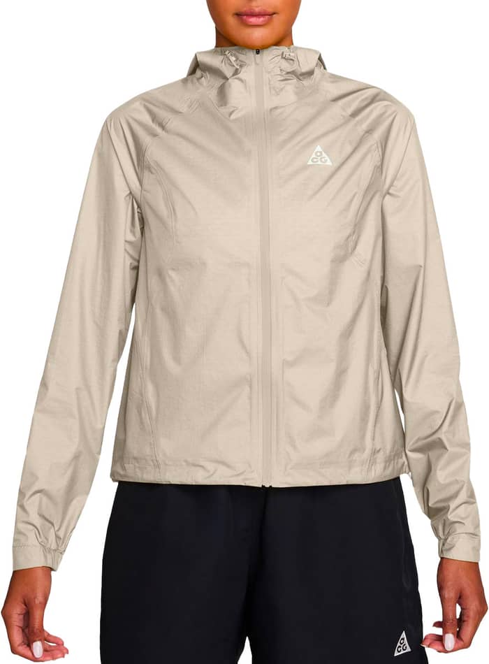 W Nike ACG Trailwind Jacket LT Orewood Brown/Summit White