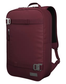 The Världsvan 17L Backpack Vinbär