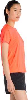 New Balance + Race Day T-Shirt W Urgent Red 