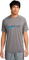 Nike Running + M Nike Stride Let Go SS Top Pencil Point