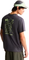 The North Face + U Nse Slopes Rlx SS Tee Graphic Anthracite Grey - 5